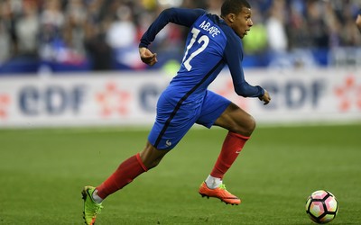 金博电竞快讯-加维模仿乔丹耸肩：我也没办法